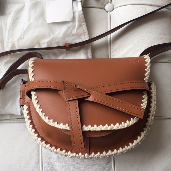 NWT Loewe Gate crochet Tan Leather crescent shape Bobo Handbag - Picture 4 of 9
